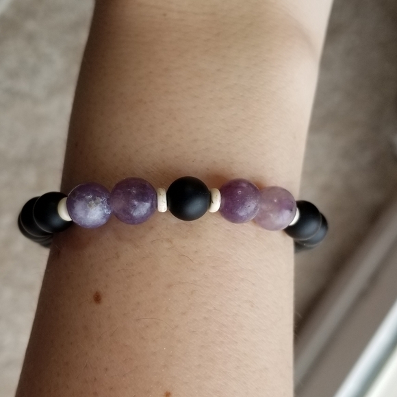 Lepidolite & Black Onyx Stretch Bracelet - Picture 7 of 7